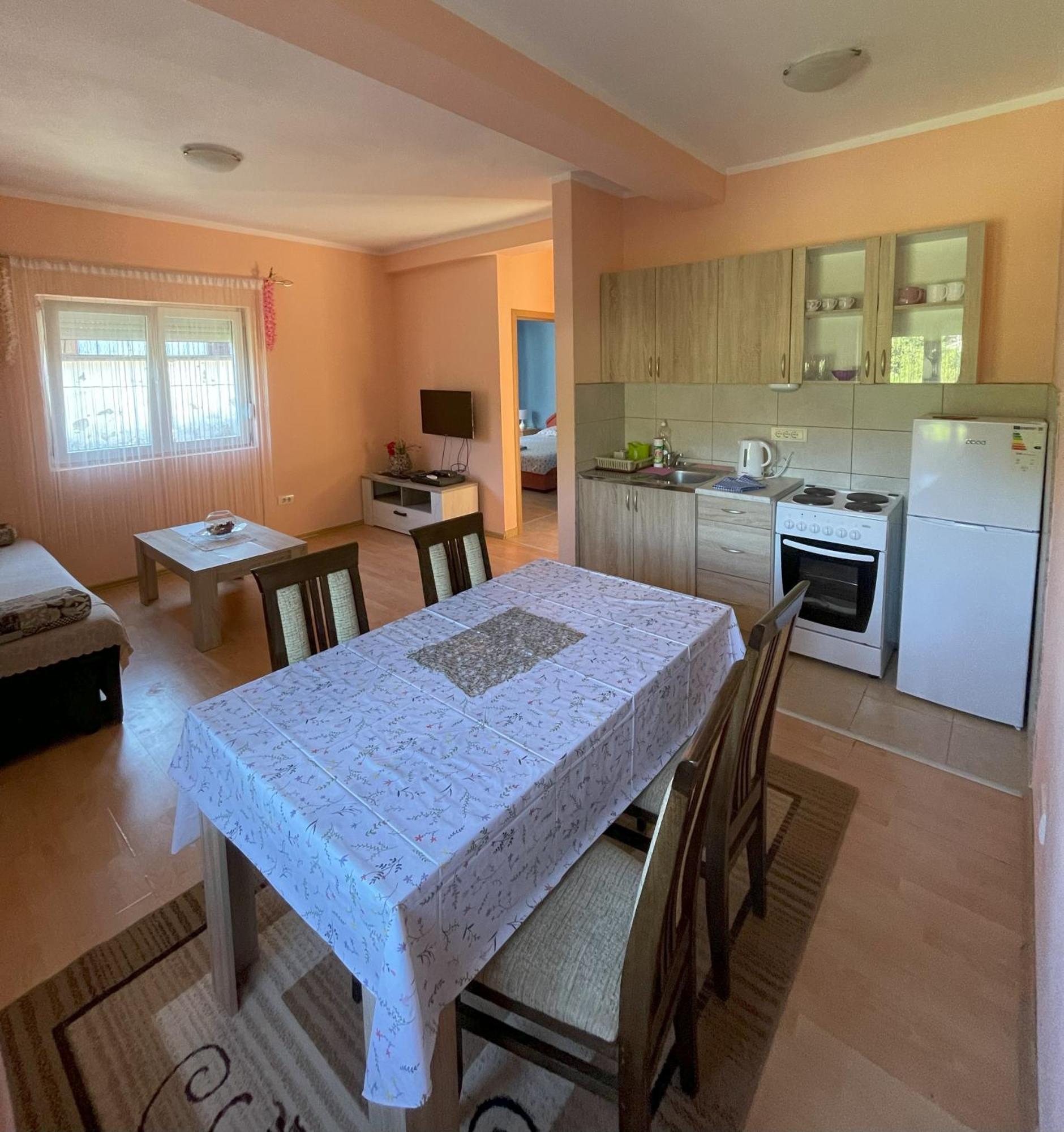 Apartments Simic Каменари Экстерьер фото