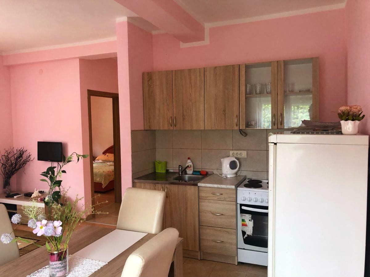 Apartments Simic Каменари Экстерьер фото