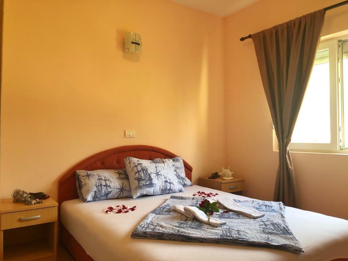 Apartments Simic Каменари Экстерьер фото