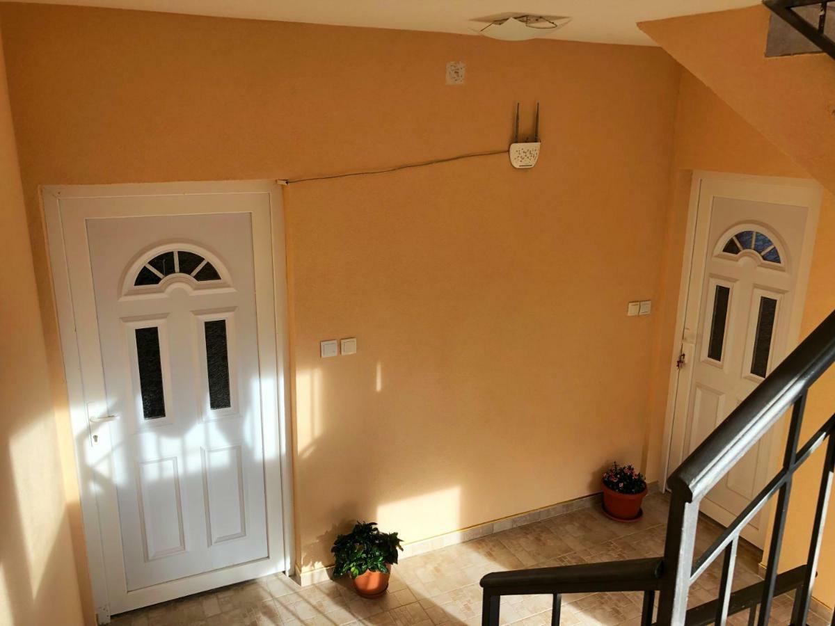 Apartments Simic Каменари Экстерьер фото